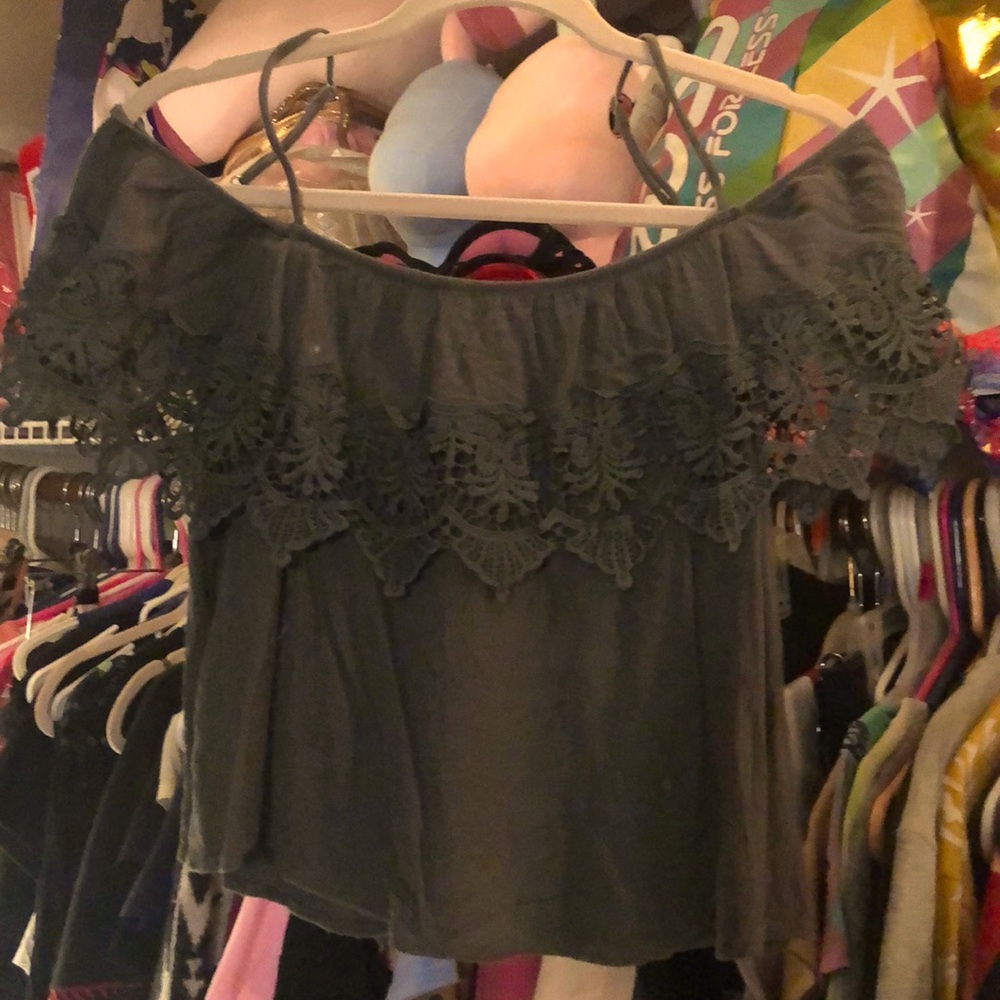 Crop top. Over the shoulder or around. With straps.